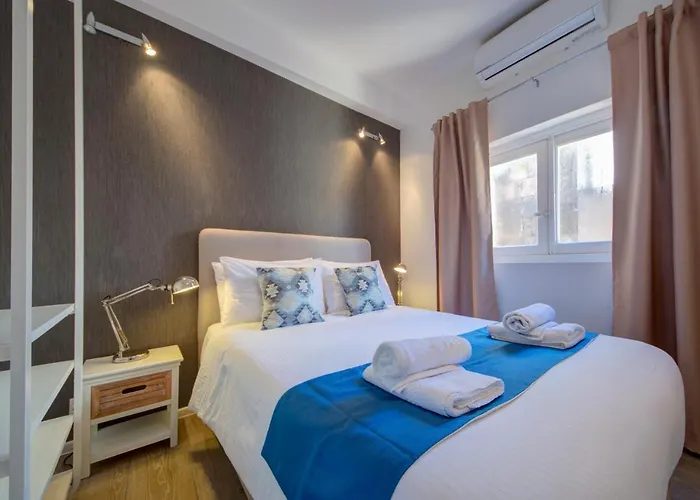 Tritoni Harbour - * Valletta