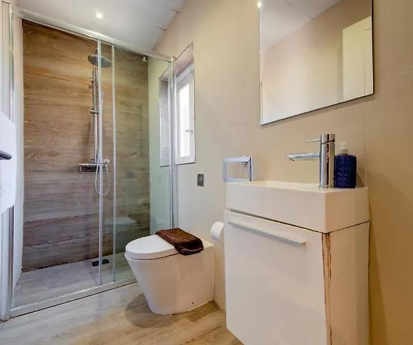 Tritoni Harbour - * Valletta