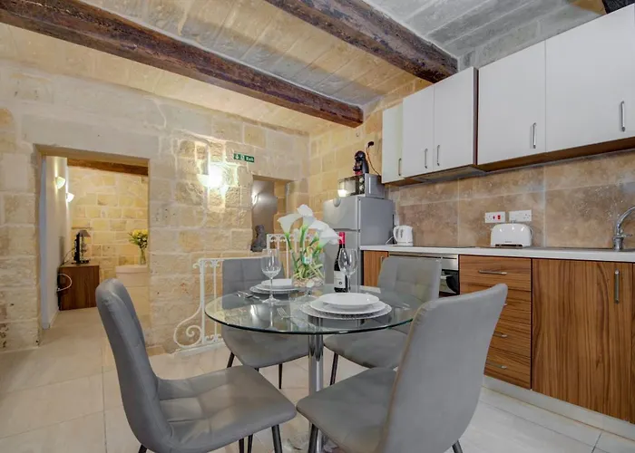 Tritoni Harbour - * Valletta