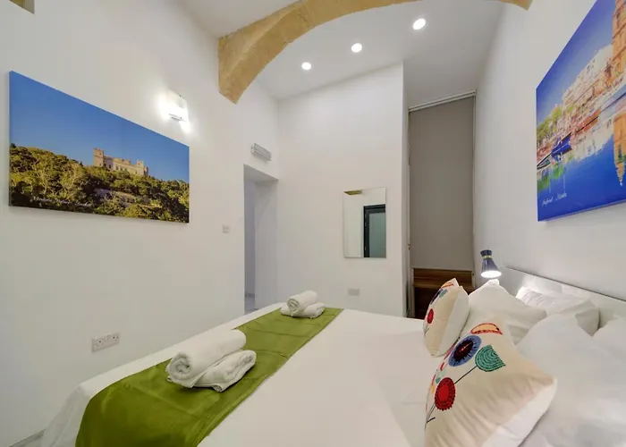 Tritoni Harbour - * Valletta