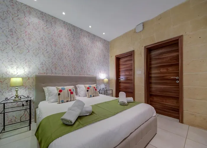 Tritoni Harbour - * Valletta