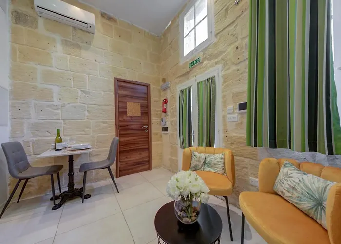 Tritoni Harbour - * Valletta