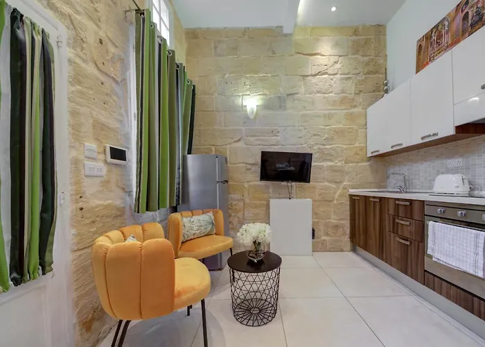 Tritoni Harbour - * Valletta